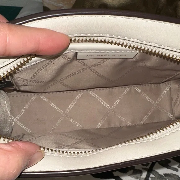 Price Drop ⬇️ Michael Kors Ivory Small Crossbody Bag - Picture 10 of 14